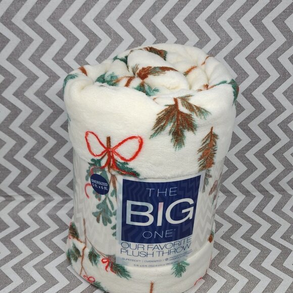 The Big One Oversized Holiday Plush Throw Blanket Sprigs Christmas 60" x 72" - Picture 6 of 10